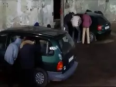 Una rubia caliente está encima de trio casero xxx su hombre junto a unos libros, follando