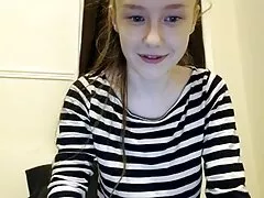 Divertida rubia está encima de un chico, recibiendo una polla en su videos xxx trios mexicanos coño