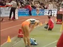 Una chica sexy video casero real de grandes tetas cabalga una gran polla dura