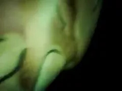 Hombre musculoso se folla suavemente a la joven novia junto a la pornocaseroecuador gran ventana