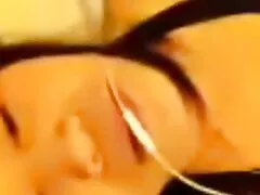 Madrastra se asegura de que caseros ricos xxx su hijastra reciba una buena follada