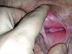 Una rubia de tetas pequeñas es presionada anal casero gratis contra el escritorio y follada