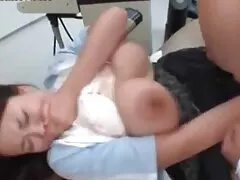 Pelirroja de tetas pequeñas Candy Red videos caseros teniendo sexo tiene un delicioso coño jodido
