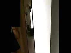 Chica negra comparte la polla blanca xxx caseros peruanos de su novio con una desconocida latina en la sauna