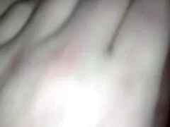Chica adolescente nerd con gafas recibe videos caseros masajes una gran polla