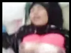 Una chica de pelo xnxx lesbianas caseros negro está siendo penetrada por el coño