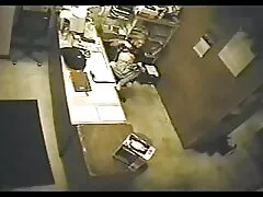 Una chica negra que tiene un bonito culo está siendo apisonada ver videos pornos caseros en su coño negro