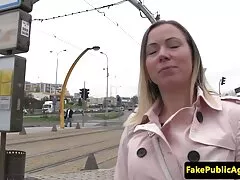 Una rubia videos de sexo casero de bonito culo redondo es azotada y follada profundamente