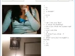 Hermosa pelirroja monta una polla serviporno casero grande en el sofá