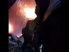 Tío casero xvideo jizzed por todas las tetas de Latina después de follarla