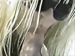 Impresionante rubia grita mientras tío la orgasmo caseros folla por el culo