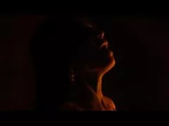 Una chica caseros xxz de pelo negro que adora las pollas es follada profundamente