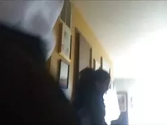 Padrastro y su amigo se están follando a su hijastra y su novia sexo casero primos
