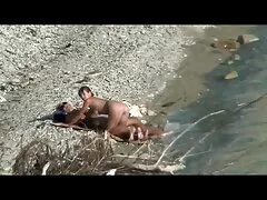 Chica morena pálida consiguió follar a este semental xxnx casero negro con una enorme polla