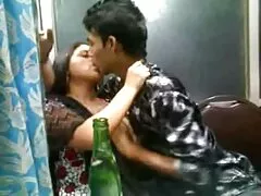 Lesbiana pelirroja tatuada lamida videos caseros hot y follada por sus amigas