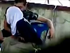 Una nena pálida con líneas de bronceado está masajeando su videos xxx caseros reales coño mojado muy bien